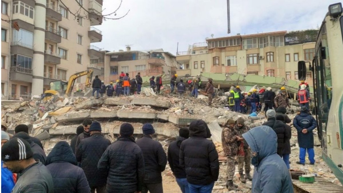 78 kişiye mezar olmuştu... Hakimbey Apartmanı’yla ilgili davada savcının araştırma talebi reddedildi