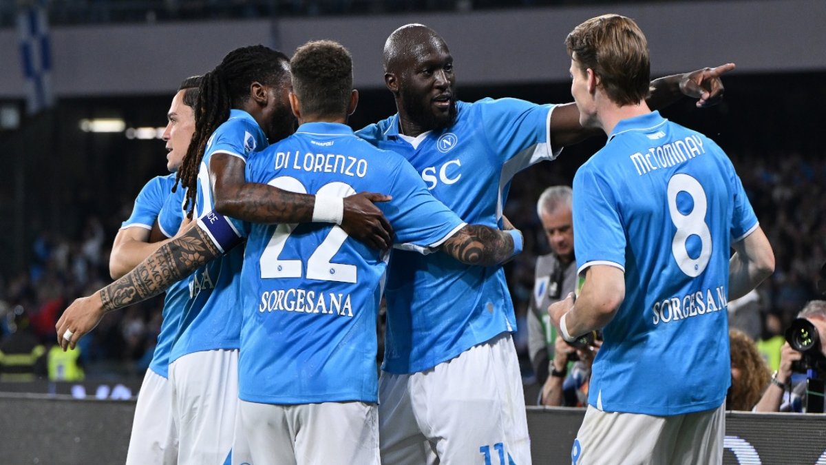 İtalya Serie A'da şampiyon Napoli: Antonio Conte tarihe geçti