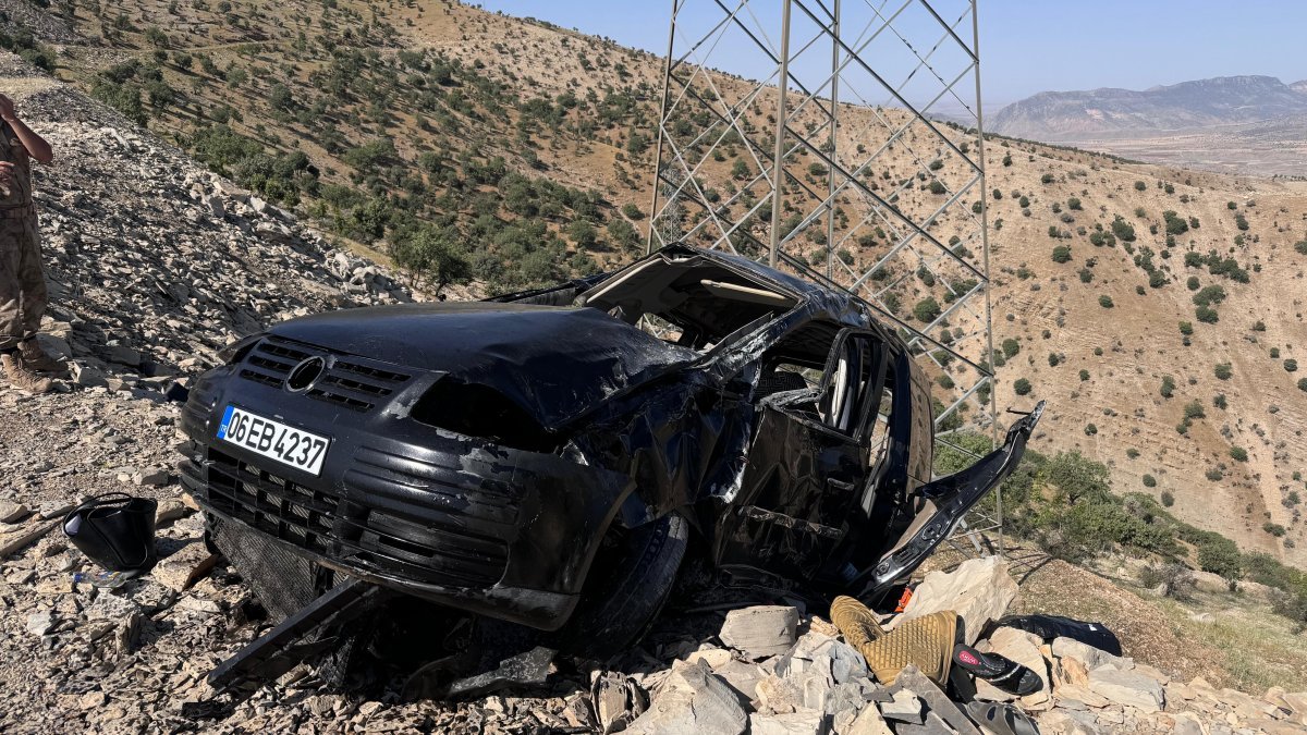 Şırnak’ta otomobil şarampole devrildi: Aynı aileden 3 kişi öldü, 3 yaralı