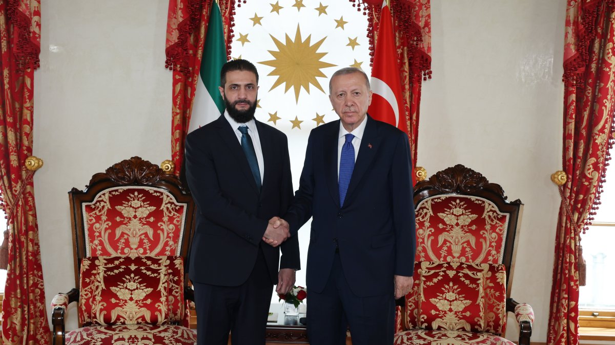 Erdoğan, Suriye lideri Şara ile görüştü: 'Türkiye, Suriye'nin yanında'