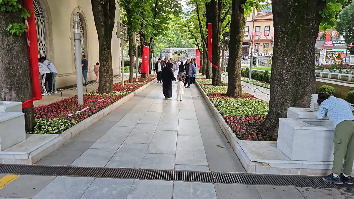 Bursa çiçek bahçesine dönüşüyor