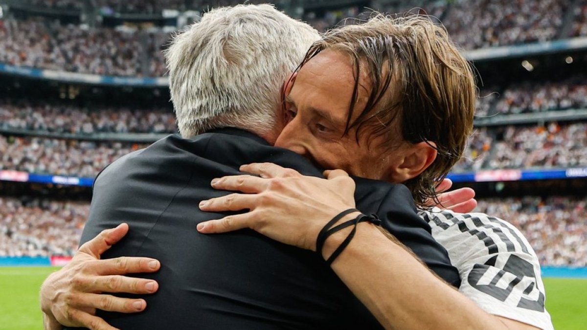 Bernabeu’da veda gecesi: Ancelotti ve Modric sahneye son kez çıktı