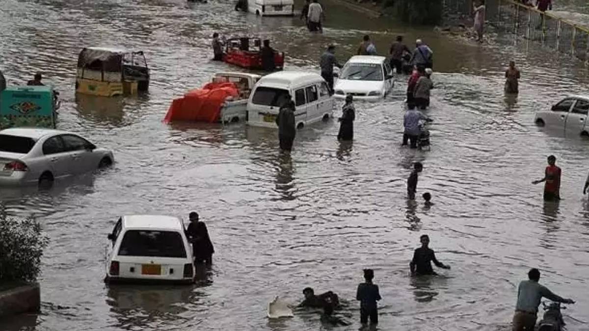 Pakistan’da şiddetli fırtına: 18 ölü, 92 yaralı