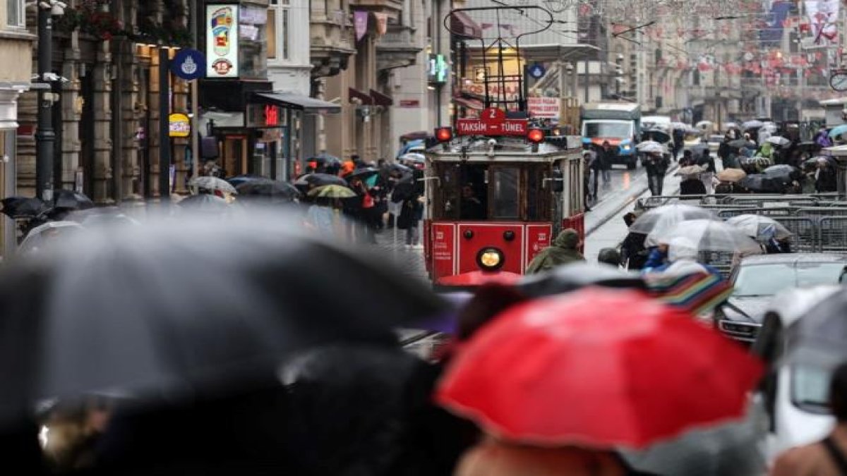 İstanbul'a bir uyarı da AKOM'dan! Pazartesi sabah 03:00'te başlıyor: Çok kuvvetli vuracak