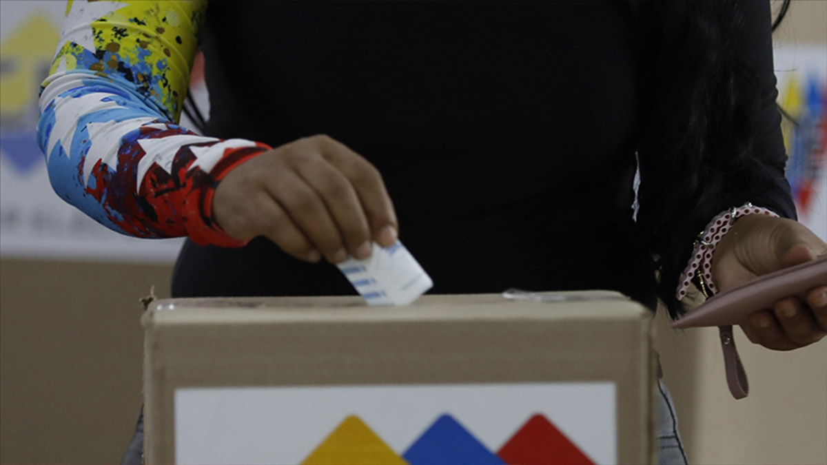 Venezuela’da halk sandık başında