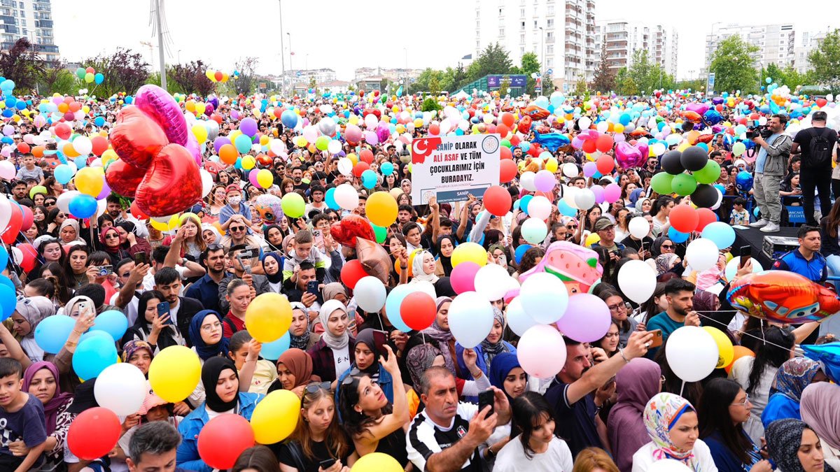 Binlerce İstanbullu Ali Asaf için balon uçurdu