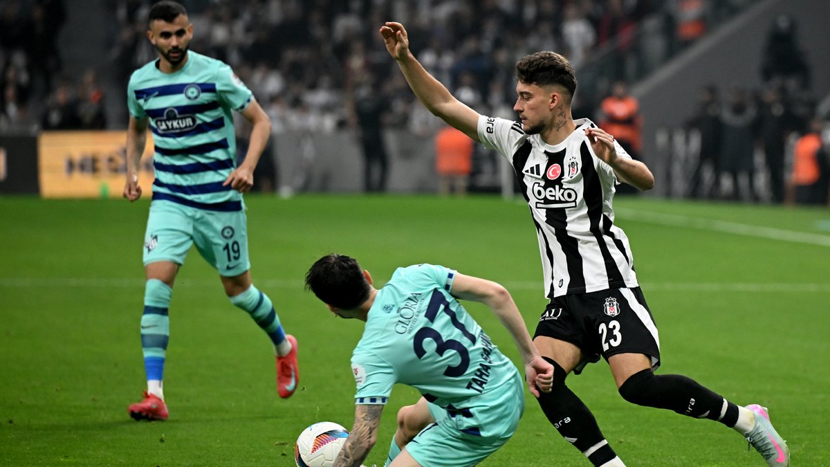 Beşiktaş evinde paramparça oldu