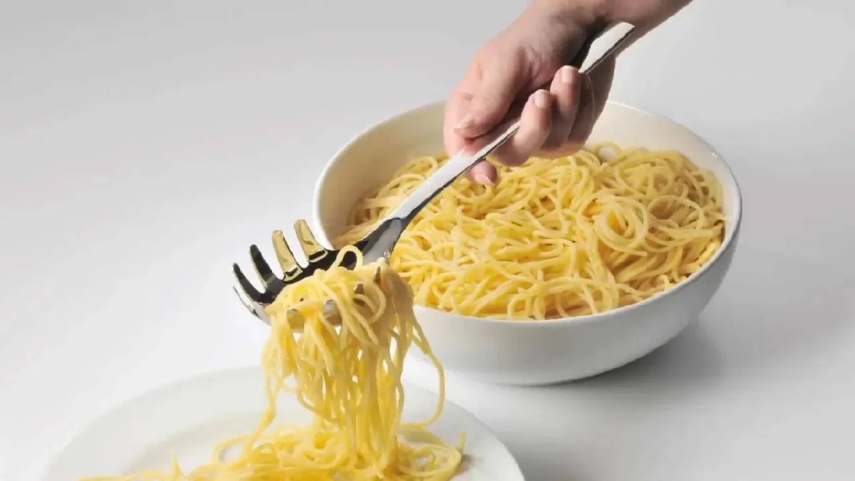 Makarna kepçelerinde neden delik bulunur? Bakın ne işe yarıyormuş…