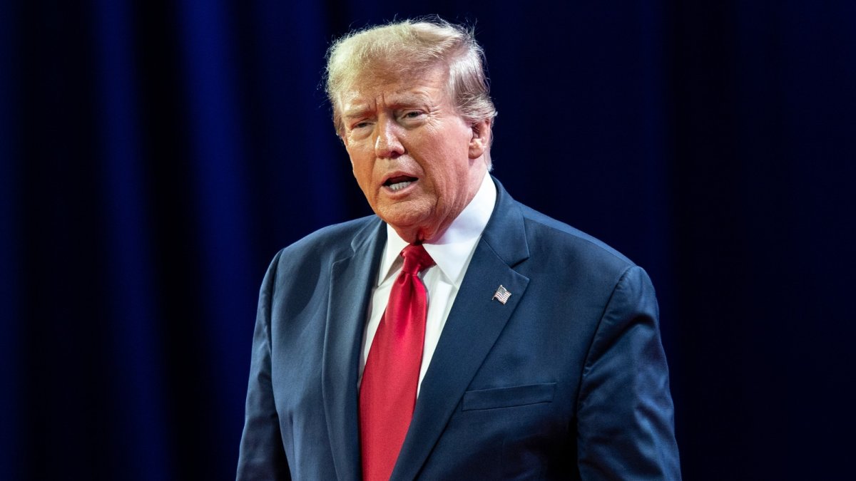 Trump, AB'ye uygulanacak yüzde 50'lik tarifeyi erteledi