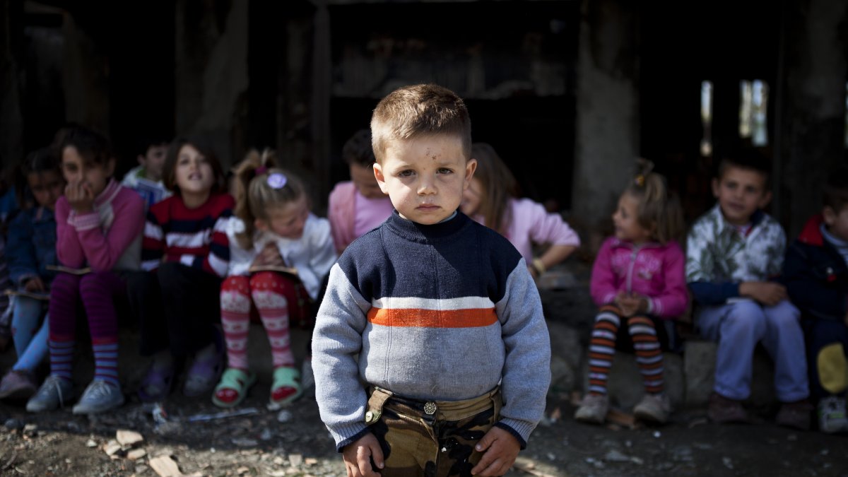 Bayram sevinci her eve uğramıyor: 10 çocuktan 1'i yeni bir giysiye ulaşamıyor