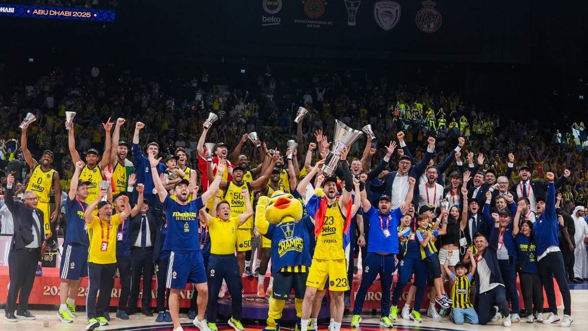 Avrupa Fenerbahçe’yi konuşuyor! Sarı-lacivertlilerin başarısı Fransa manşetleri süsledi
