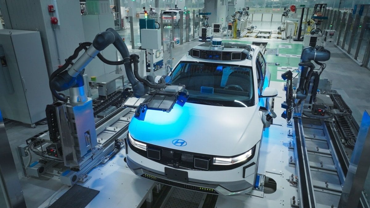 Hyundai'den Elektrikli Araç Şarjında Devrim: Robot Şarj İstasyonları Çağı Başlıyor!