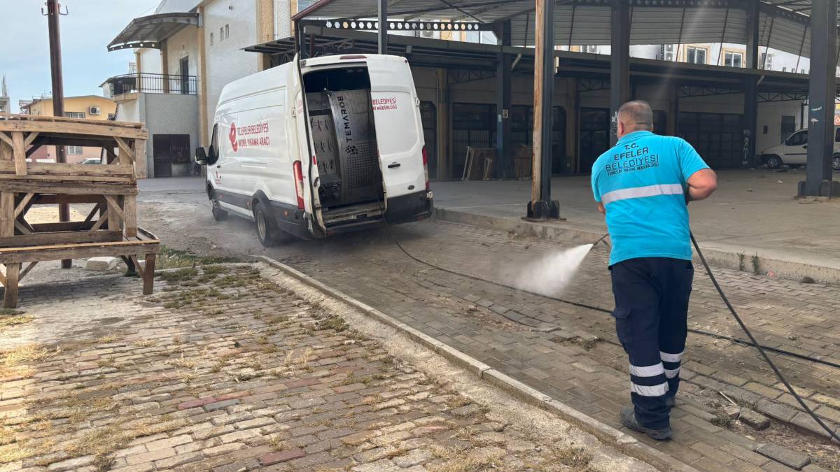 Efeler’in pazarları hem düzenli hem hijyenik