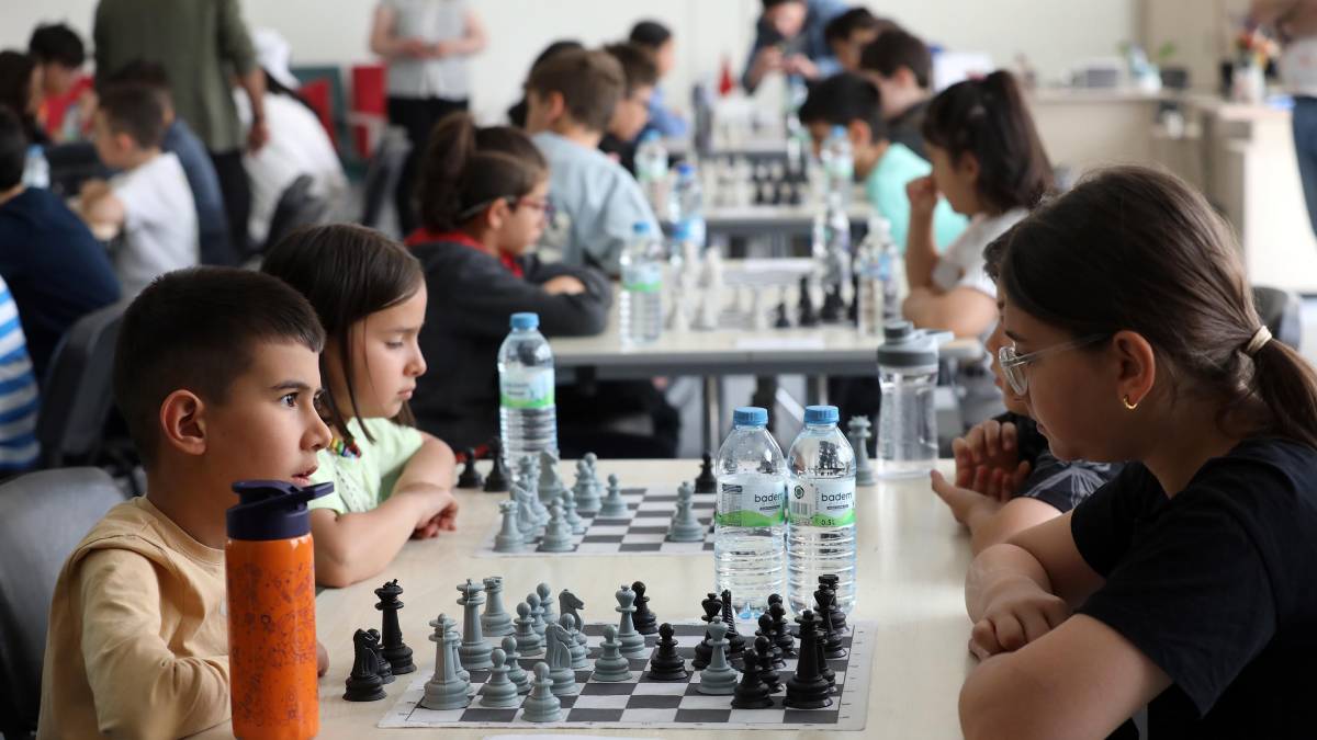 Geleneksel Satranç Turnuvası’nda büyük heyecan