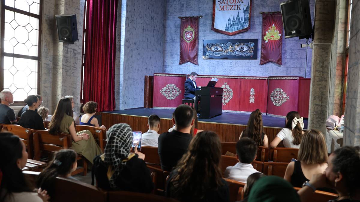 Şatoda müzik konserleri devam ediyor