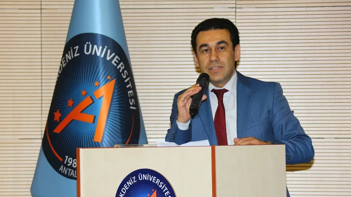 Rektör yardımcılığı ve dekanlık yapmıştı... Sahte belge ve intihal iddiaları profesörlük unvanını iptal ettirdi