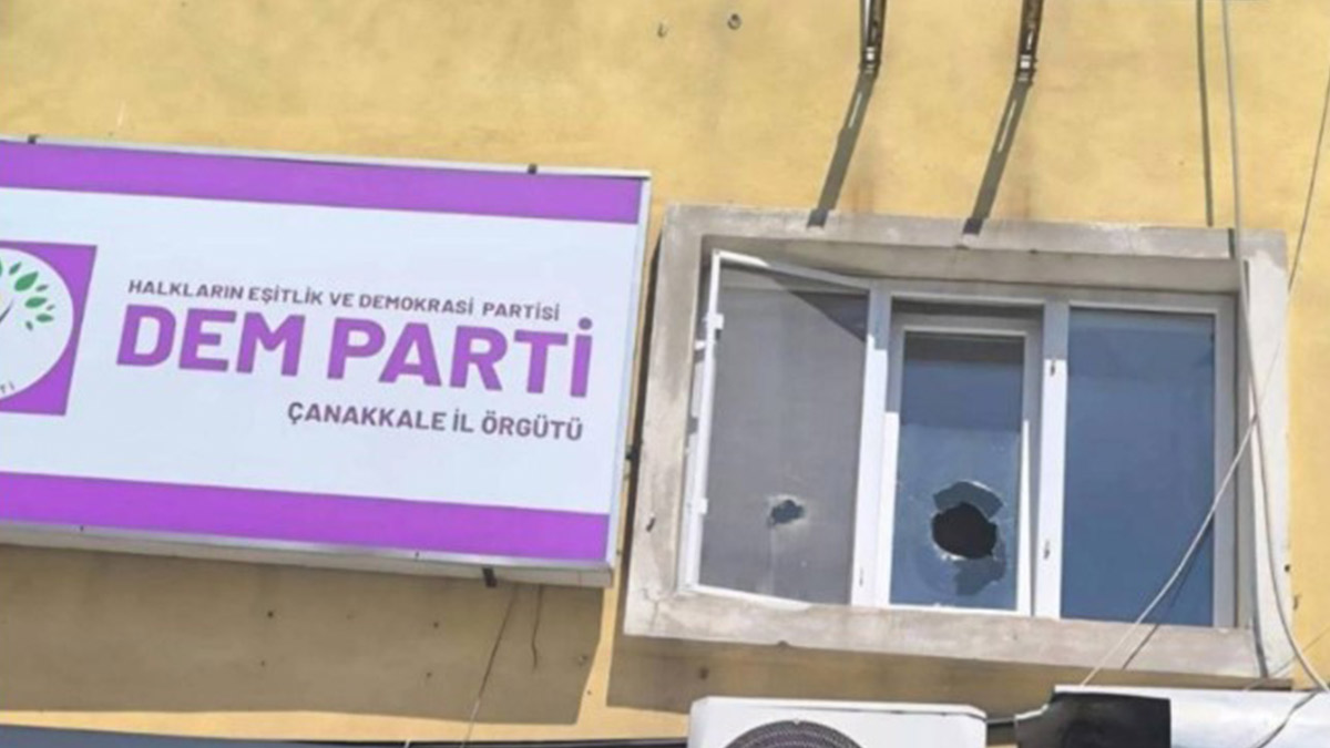 DEM Parti Çanakkale il binasına taşlı saldırı