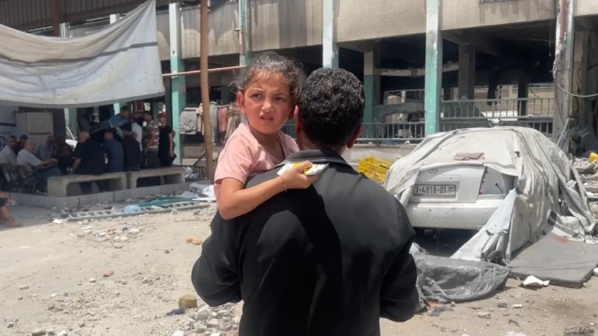 İsrail’in saldırısından kurtulan 5 yaşındaki Verd, yaşadığı dehşeti anlattı: Ateşin üzerinde yürümek zorunda kaldım