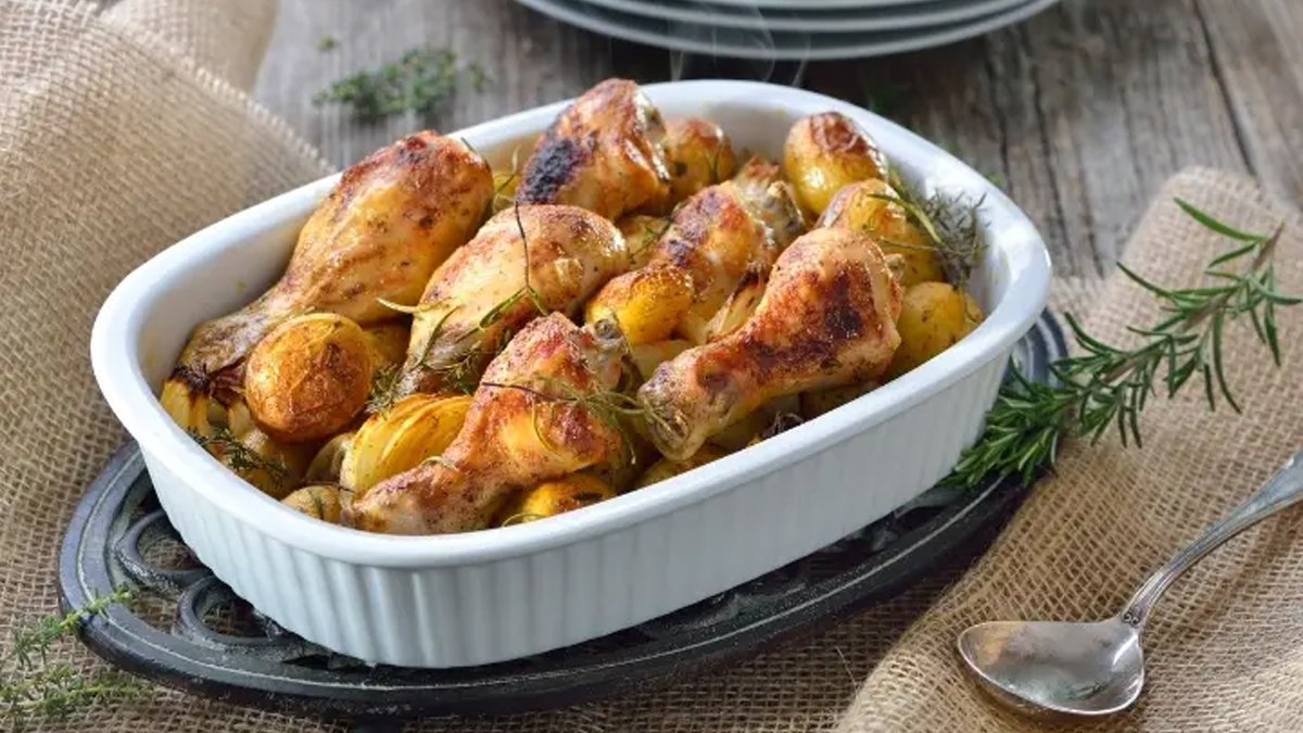 Kokusu mahalleyi sarar: Anne eli değmiş gibi fırında soslu tavuk tarifi! Deneyenler vazgeçemiyor