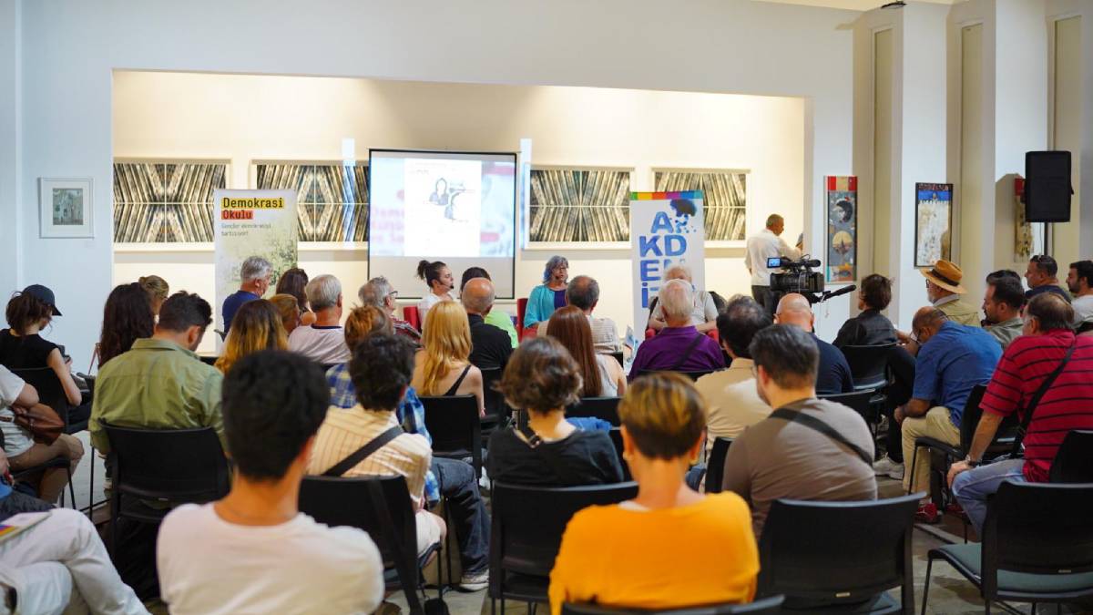 Gençler demokrasi kültürünü sanat aracılığıyla tartıştı
