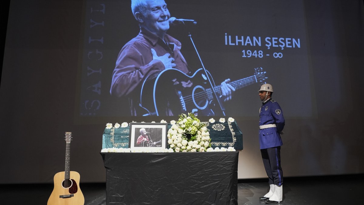 İlhan Şeşen’e veda: Gözyaşlarıyla son yolculuğuna uğurlandı