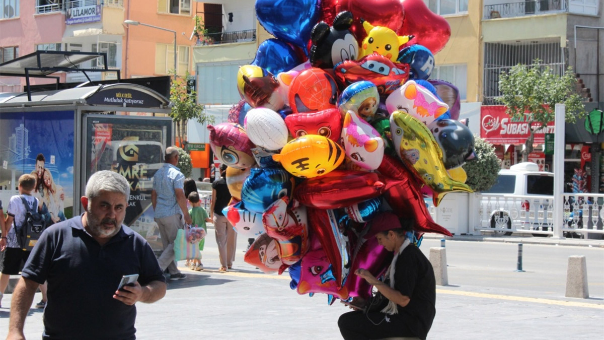 Anne babalar dikkat, çocuklar için ciddi risk taşıyor! Bakanlıktan uçan balonlara yasak
