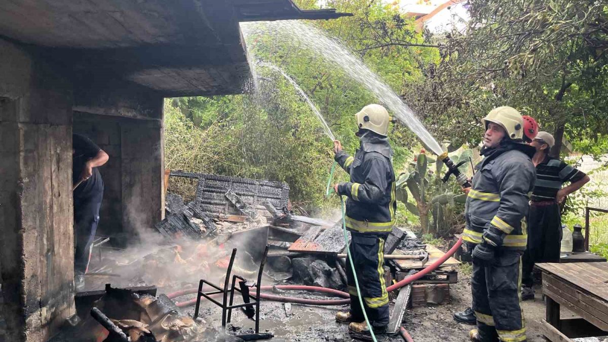 Ekmek yapmak isterken koca binayı yaktılar! 2 katlı bina alev aldı: Bir anda yükseldi