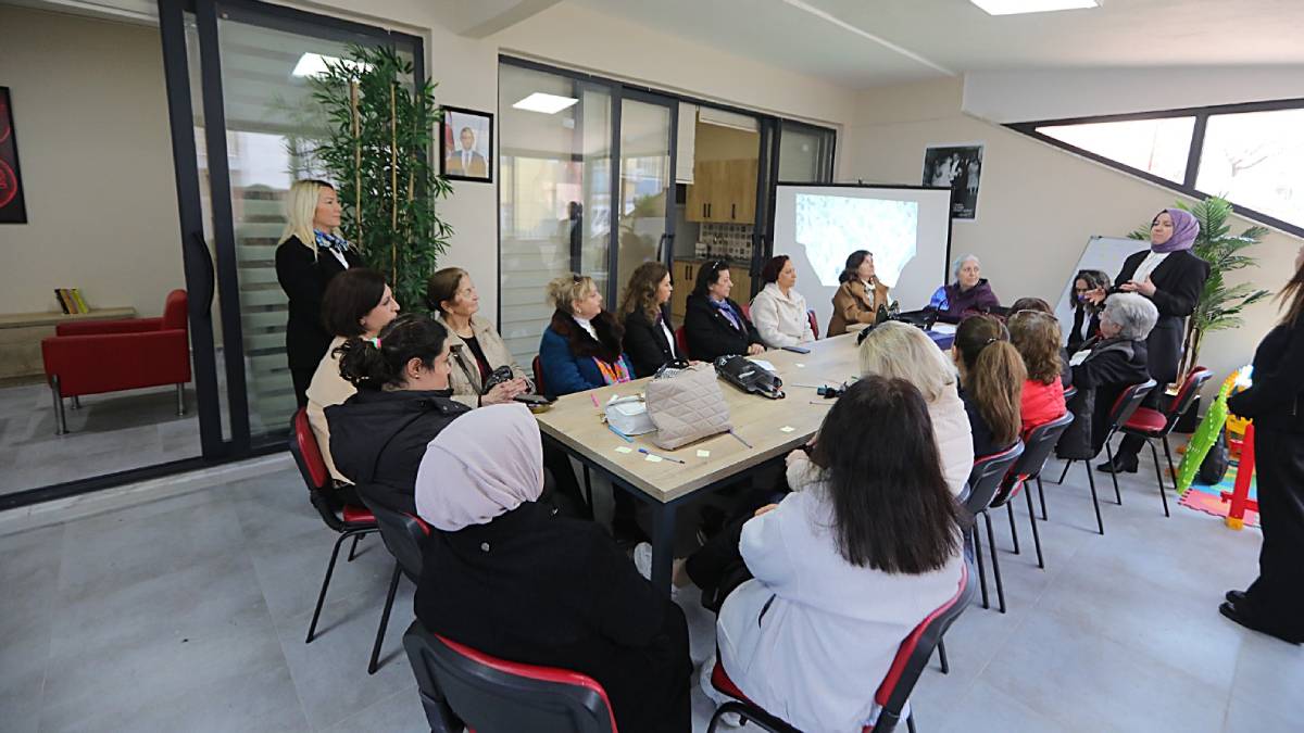 Bayraklı’da kadınlar danışma merkezi atölyelerinde buluşuyor