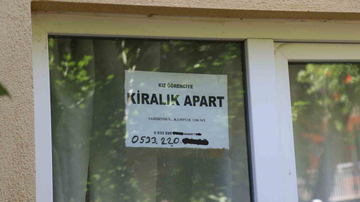 ‘Öğrenci dostu’ diye tanıttı, casus kamerayla kız öğrencileri gizlice kaydetti