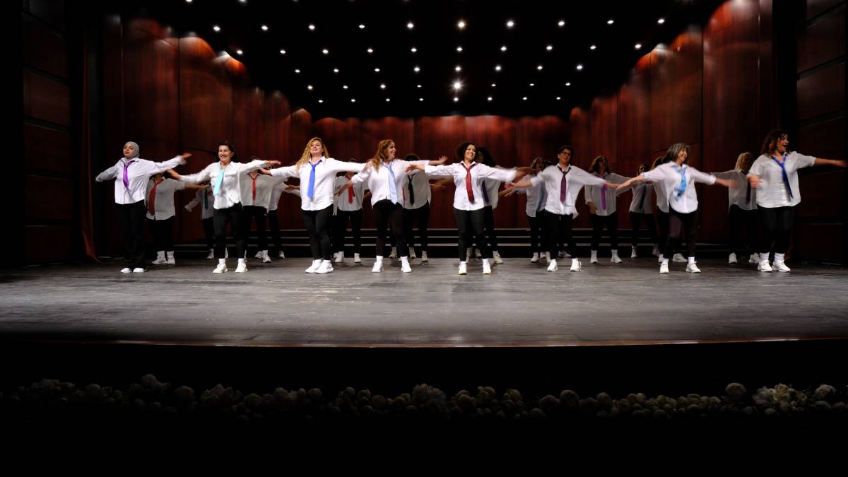 ESMEK kursiyerlerinden muhteşem yıl sonu gösterisi