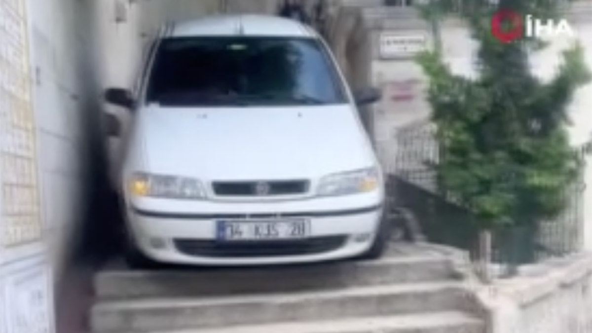 Eyüpsultan'da akılalmaz olay! Navigasyona aldandı, merdivenlerde mahsur kaldı