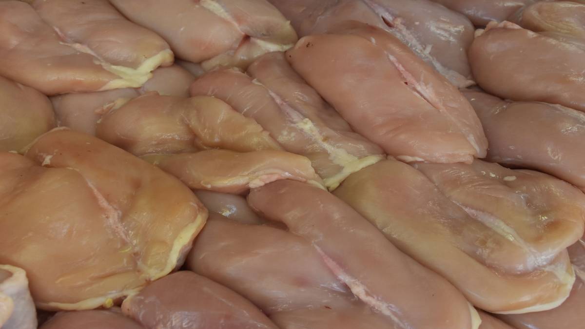 Reyonlardan alınıp sofralara konuluyordu: Ünlü tavuk zinciri sahibi dev holding battı!