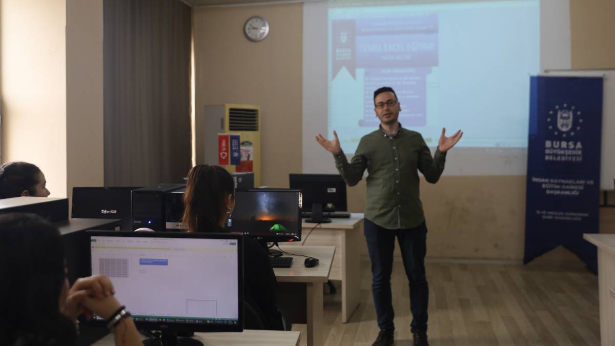 Büyükşehir’den üniversitelilerin gelişimine destek