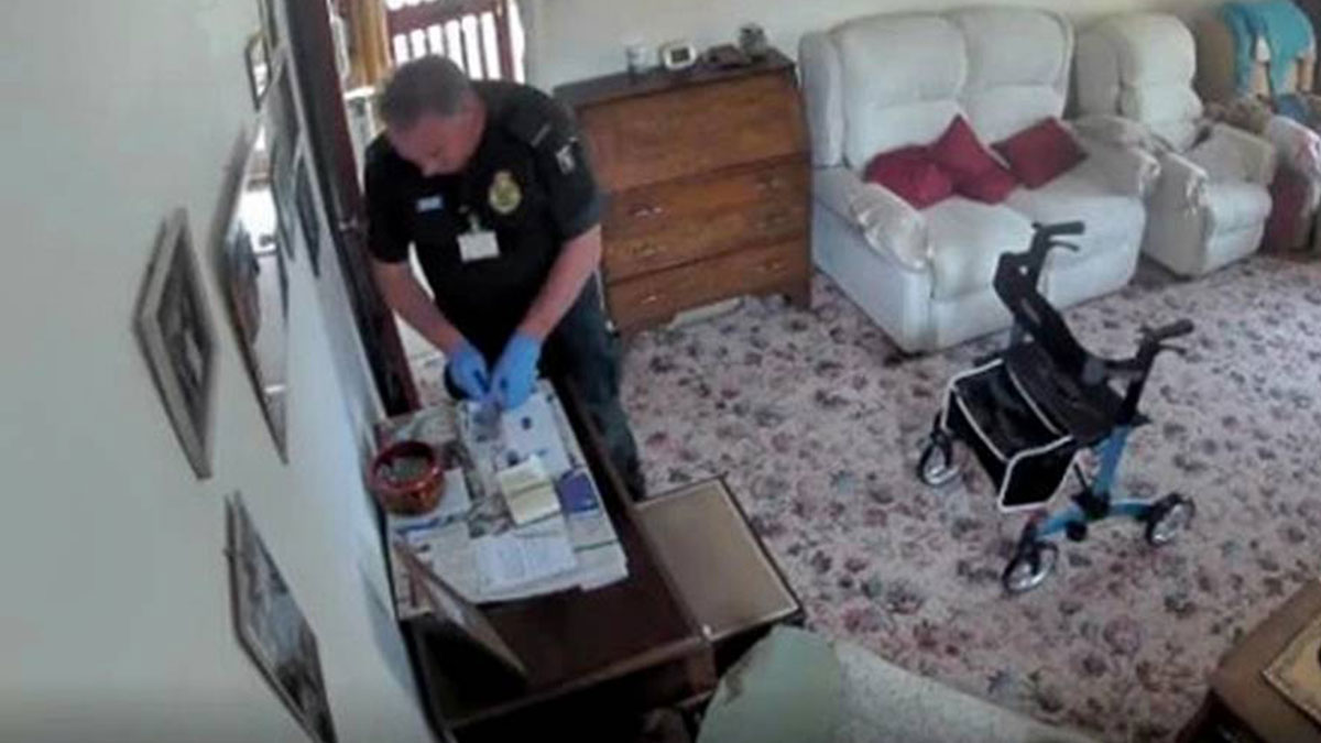 Ambulans görevlisi, ölen kadının evindeki parayı çaldı! Hapis cezası verilmemesi ailenin tepkisini çekti