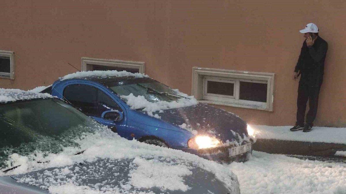 Mayıs ortasında dolu kabusu! Ceviz büyüklüğündeki dolu yolları kilitledi: Onlarca araç mahsur kaldı