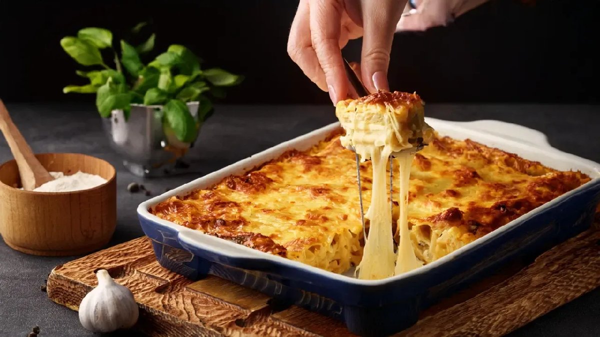 Ne salçalı ne de yoğurtlu! Bol sosuyla hazırlanıyor, fırında şipşak pişiyor! Makarnanın en lezzetli hali…