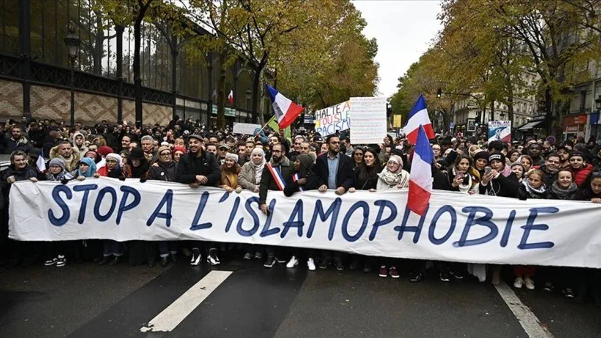 Fransa'da İslamofobi'ye tepki olarak toplantı düzenlendi