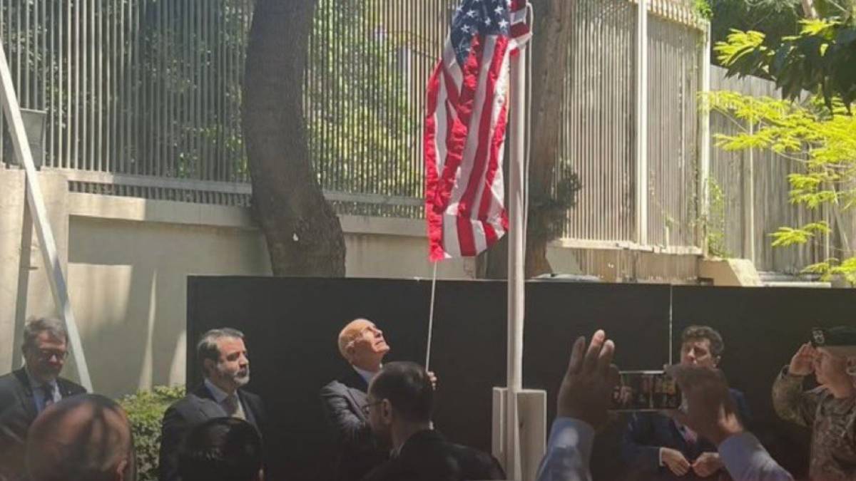 ABD bayrağı, Şam’da yeniden göndere çekildi