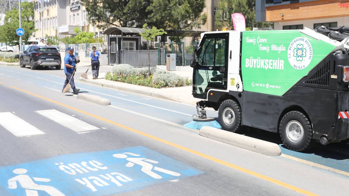 Büyükşehir’den 13 ilçede temizlik seferberliği