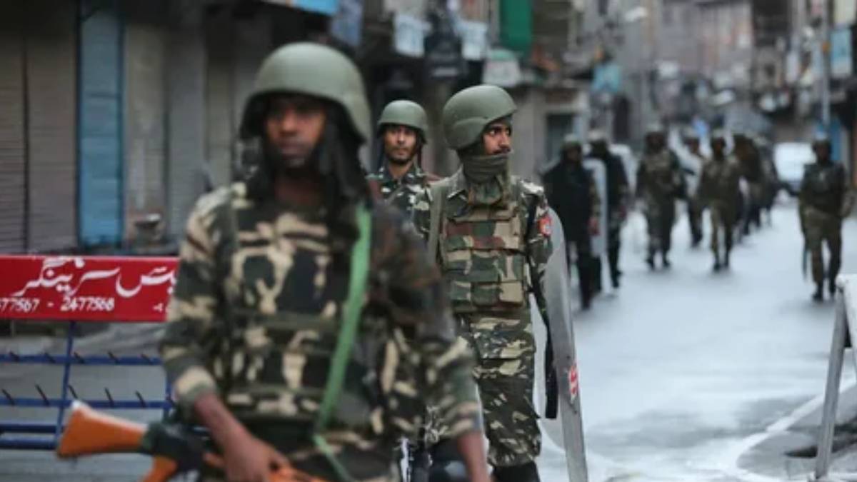 Keşmir'de çatışma: 2 polis, 4 militan öldü