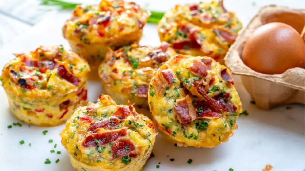 Eşiniz kahvaltıda her gün isteyecek! Yumurtadan daha fazlası… Kahvaltılık muffin tarifi