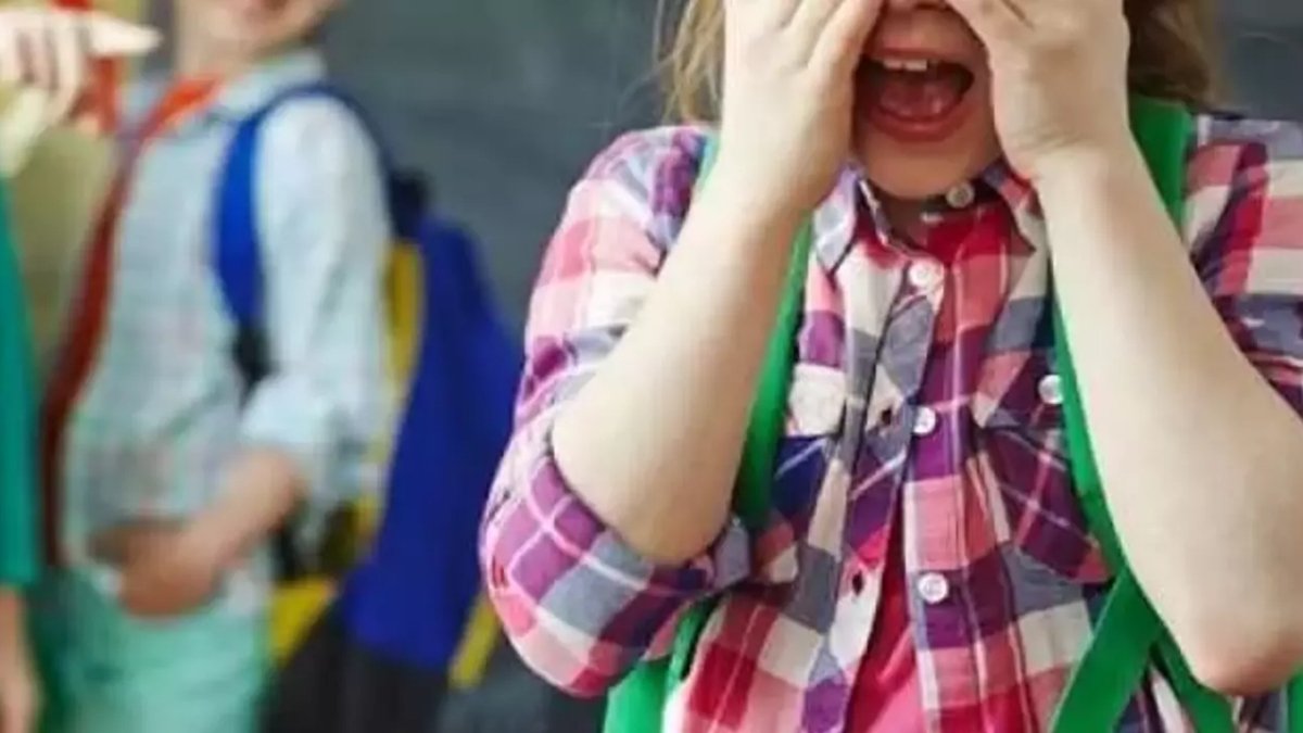 Akran zorbalığı şiddete döndü... Kız öğrenci makasla yaralandı!