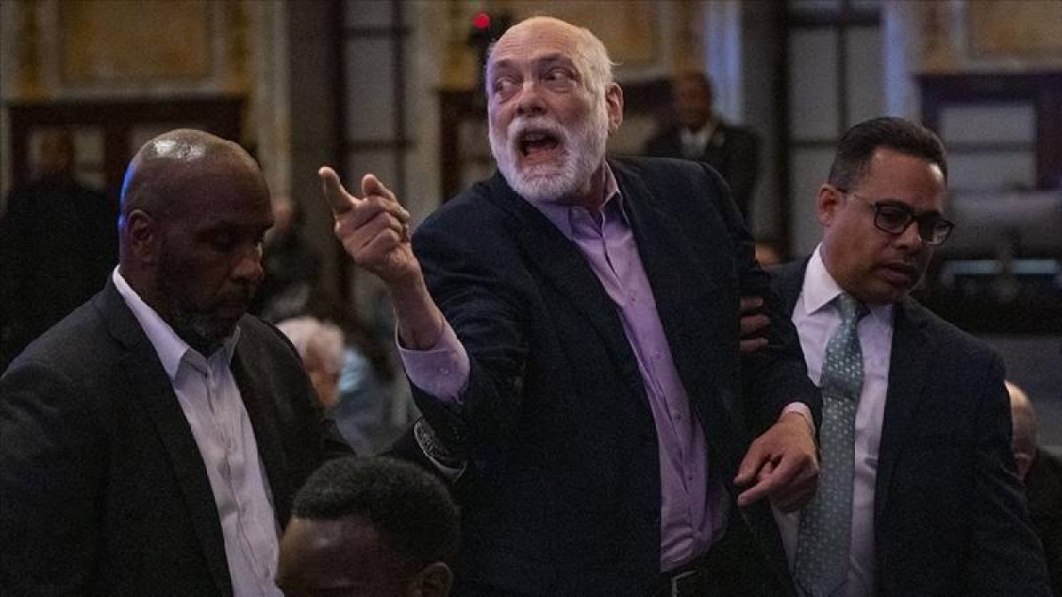 Senatör Chuck Schumer’a Filistin Protestosu: Sen insanlığın yüz karasısın