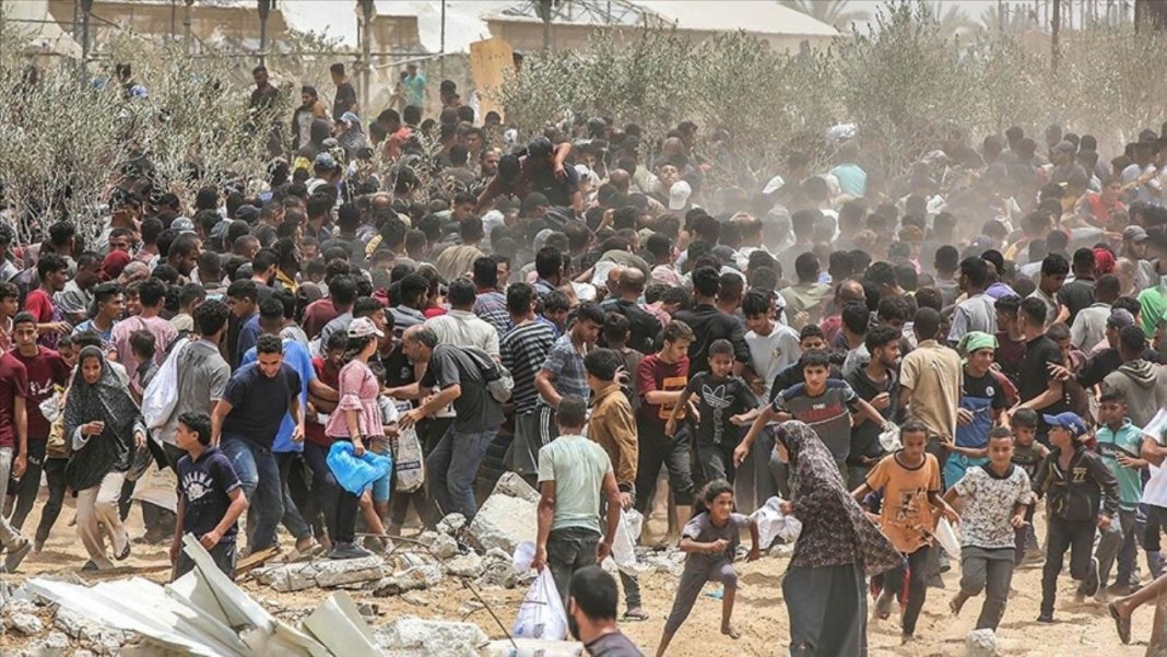 Gazze'de yardım almaya giden sivillere ateş açıldı: 20 yaralı