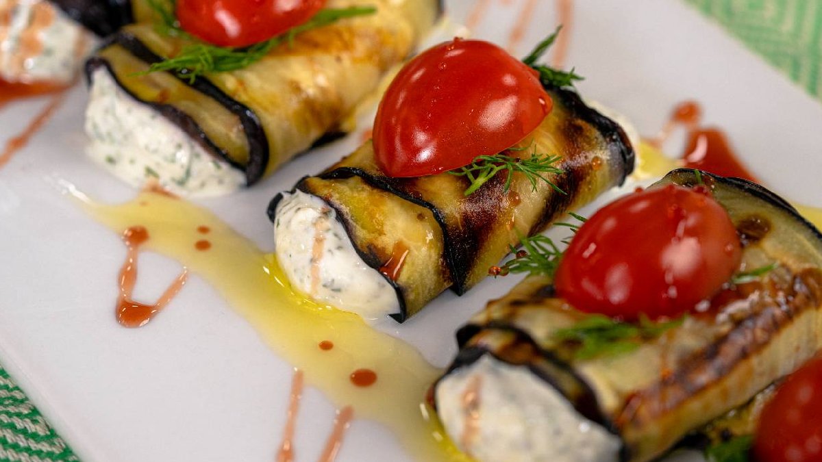 Kaynanaları çatır çatır çatlatacak! Lezzeti parmak ısırtıyor: Fırında Yoğurtlu Patlıcan Sarma