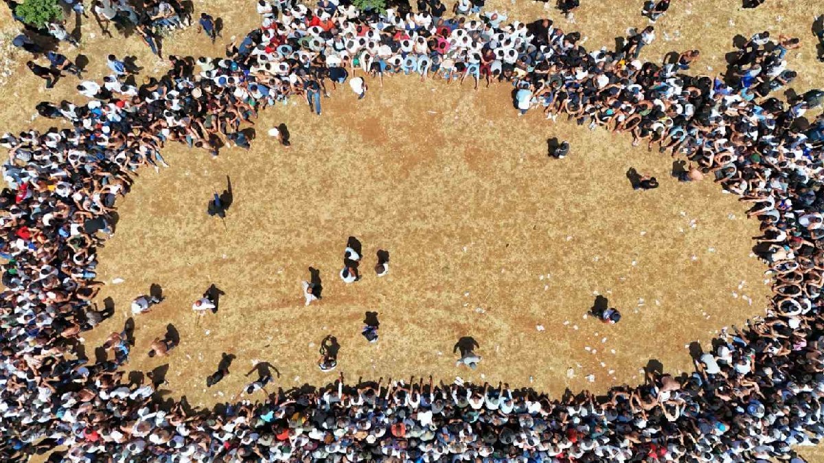 Diyarbakır’da 300 yıllık gelenek: Gençler birbirini kırbaçlıyor