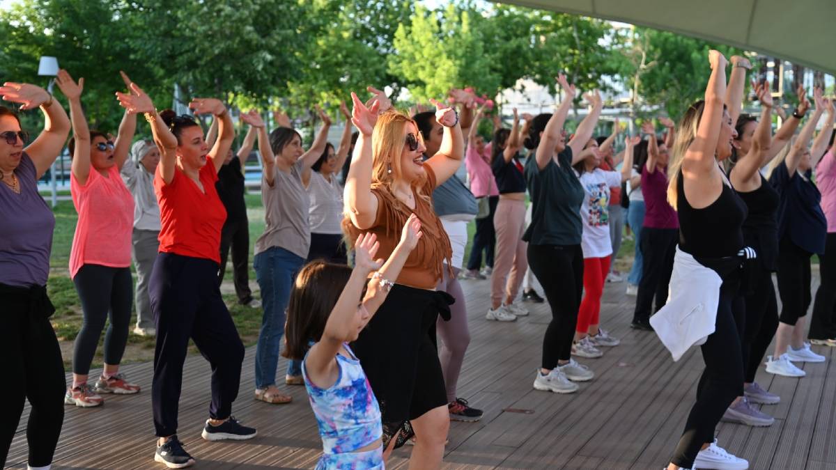 Atatürk Kent Parkı’nda Açık Havada Zumba Coşkusu