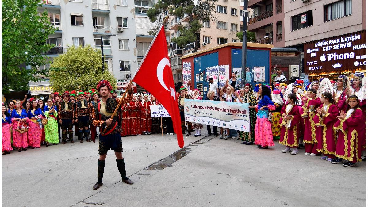 Halk Dansları Festivali sokaklara taştı!