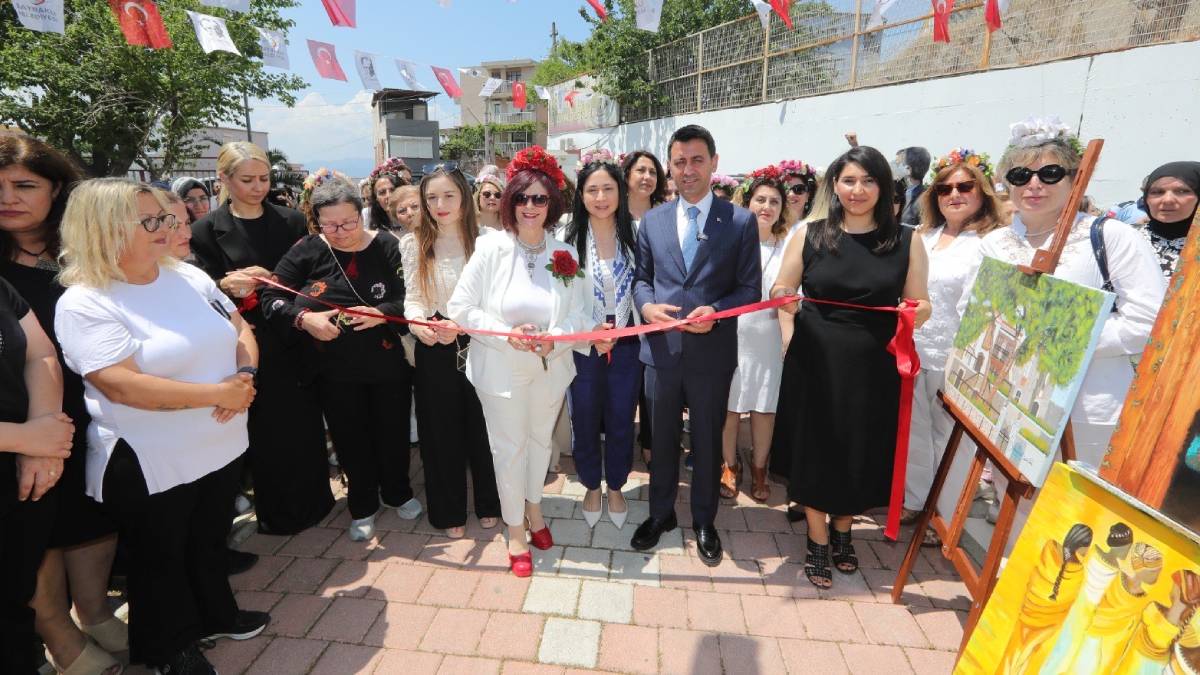 Bayraklı’da üreten kadınlar el sanatlarını sergiledi