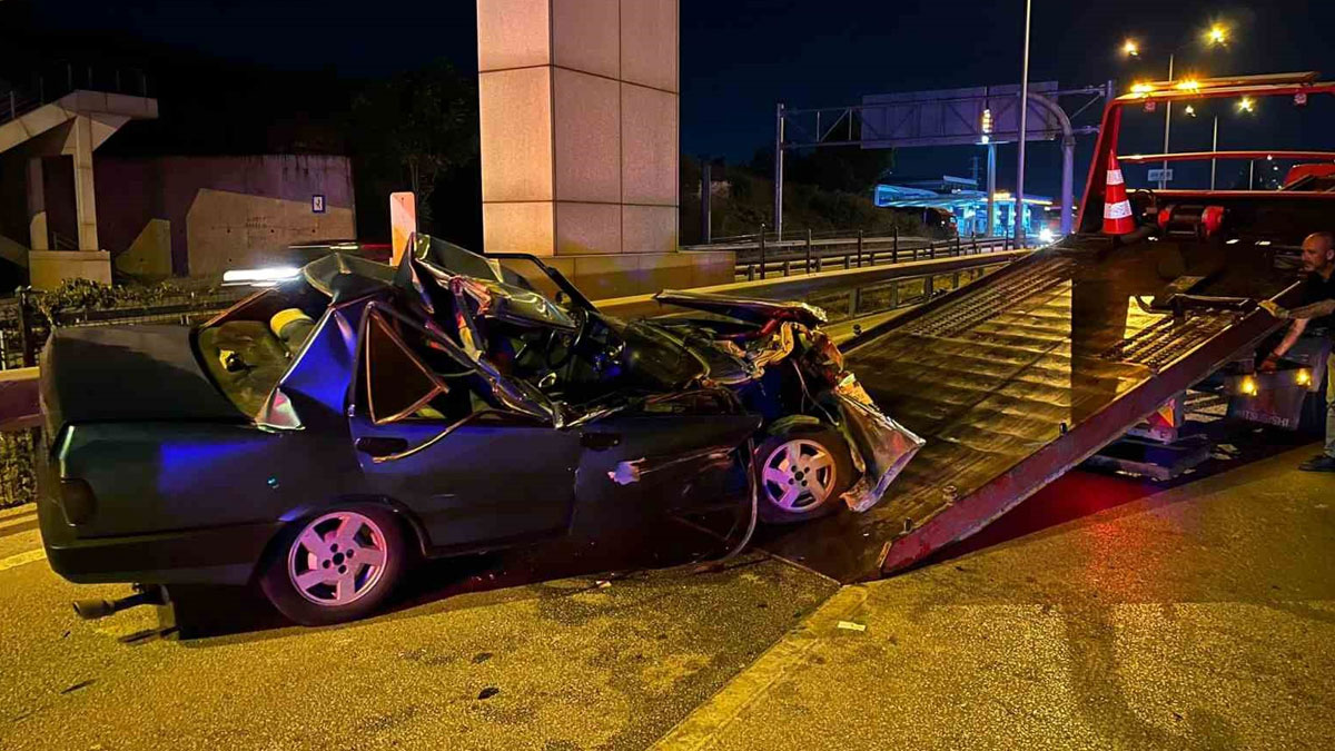 Bursa'da TIR'a çarpan otomobil hurdaya döndü: Sürücü ağır yaralı
